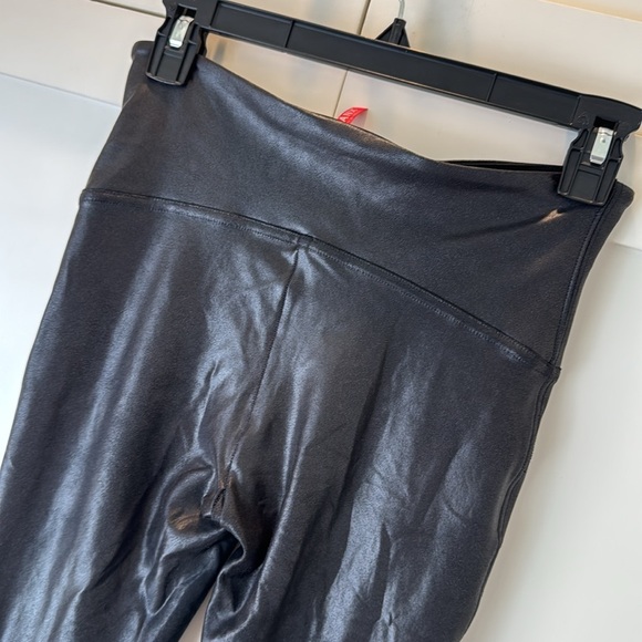 Black Spanx Shiny Leggings medium - Picture 6 of 7